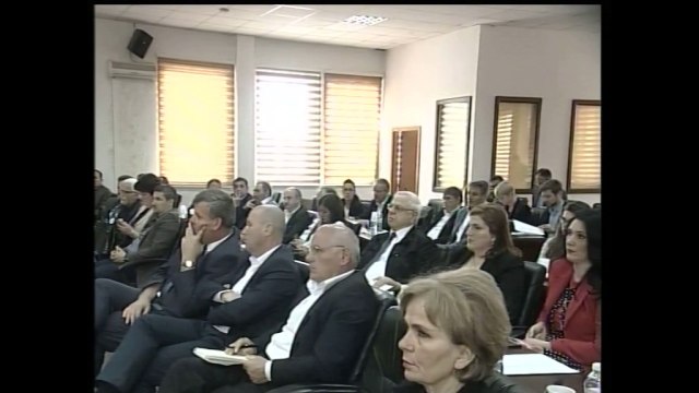 Tërhiqet vendimi për vendosjen e shtatores së Fadil Hoxhës në Gjakovë - Lajme