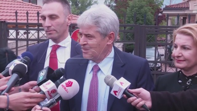 ZYRTARI I LARTE I SHBA TAKON LIDERET SHQIPTARE NE MAQEDONI, NIS VALA E ARRESTIMEVE, NE PRANGA SHEFI