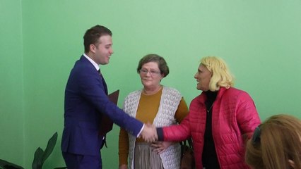 Report TV - Dorëzohen 25 mijë fletë dorëshkrime të Poradecit në arkivën e shtetit