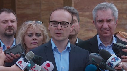 Xhaferi në njërën anë të Kuvendit, VMRO në tjetrën