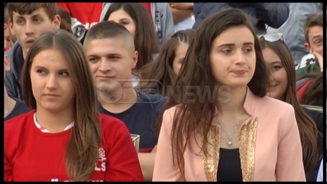 Ora News - Meta: Politika duhet të emancipohet përmes promovimit të vajzave të reja