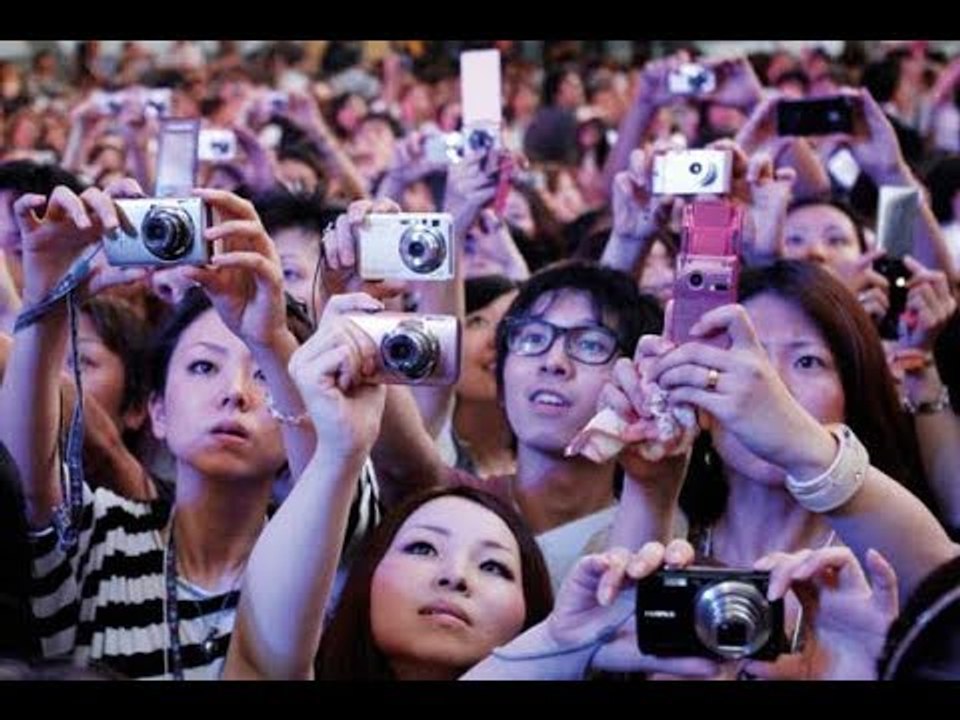 M13 Gets MOBBED by FANS!!!!