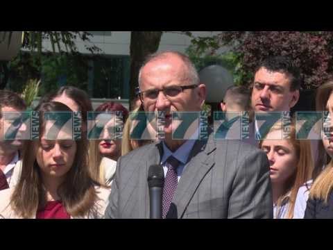 AMBASADORI DONALD LU SHKON SERISH NE ZYREN E RAMES - News, Lajme - Kanali 7