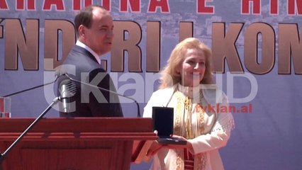 Presidenti i jep Himarës dekoratën “Nderi i Kombit”