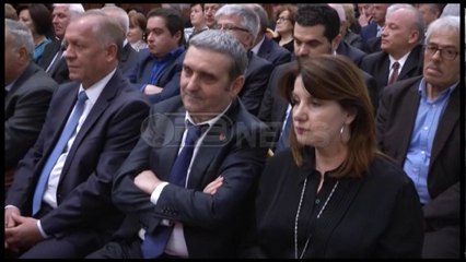 Ora News – Dita e Europës, Nishani dekoron Liri Belishovën e personalitete të tjera