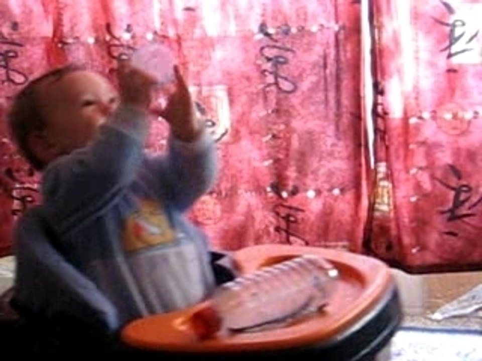 jonah sur son trotteur