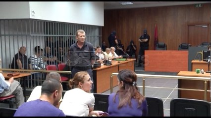 Ora News – Vetëdorëzohet biznesmeni i gazit Ilir Karçini, porositi vrasjen e rivalit