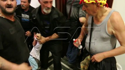 Приведени двајца осомничени за напад на Зијадин Села