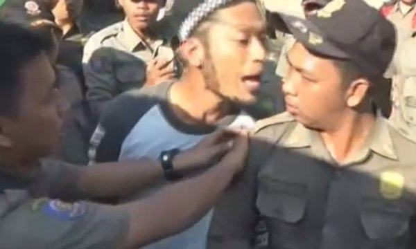 Ditertibkan, PKL di Samarinda Ricuh dengan Satpol PP