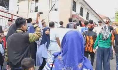 Tak Terima Tuntutan, Keluarga Korban Keroyok Ini Protes