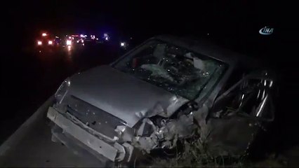 Otomobil İle Ticari Araç Kafa Kafaya Çarpıştı: 4 Ölü, 8 Yaralı