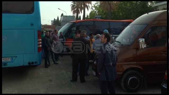 Ora News - Protesta e opozitës, protestuesit nga Fieri nisen drejt Tiranës