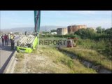 Report TV - Vlorë, përplasen 2 makina dhe dalin nga rruga, 4 të plagosur