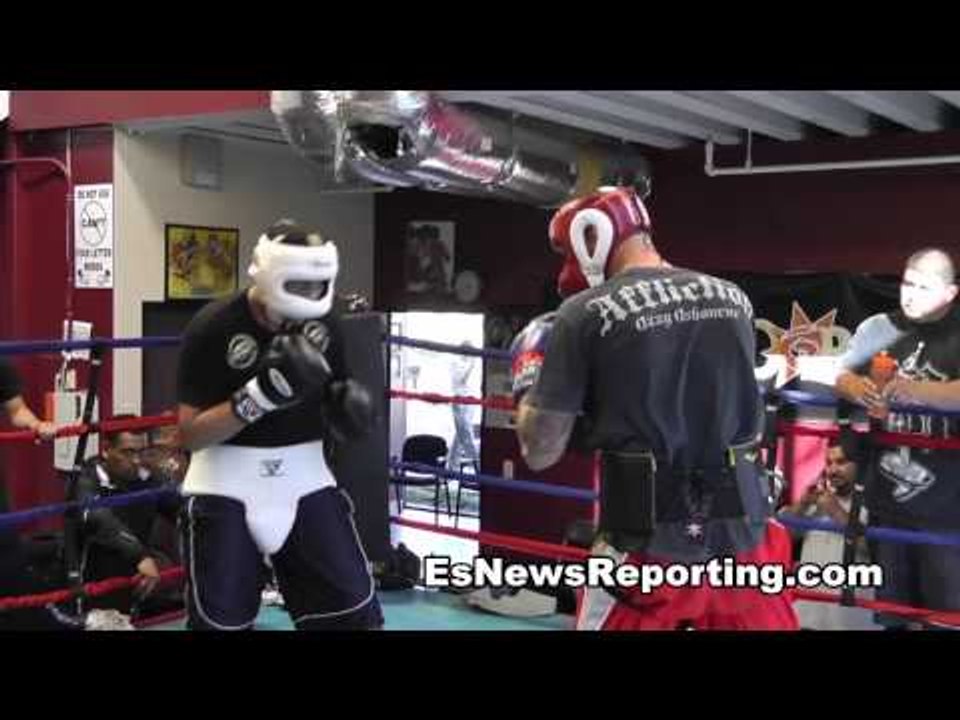 kelly pavlik says a fight with roy jones jr is almost signed