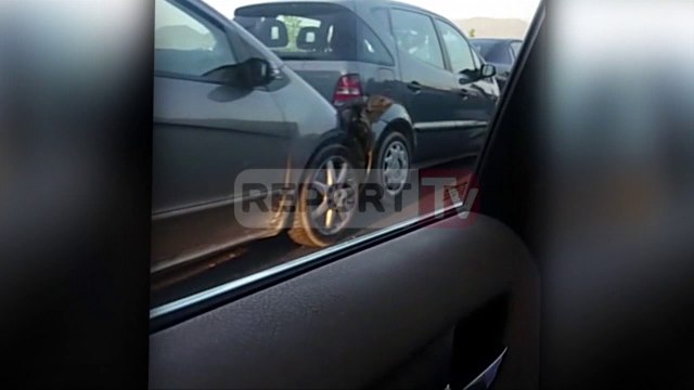 Report TV - Përplasen katër makina në autostradën Durrës-Tiranë