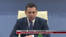 Ahmetaj: Çadra, armike e ekonomisë - News, Lajme - Vizion Plus
