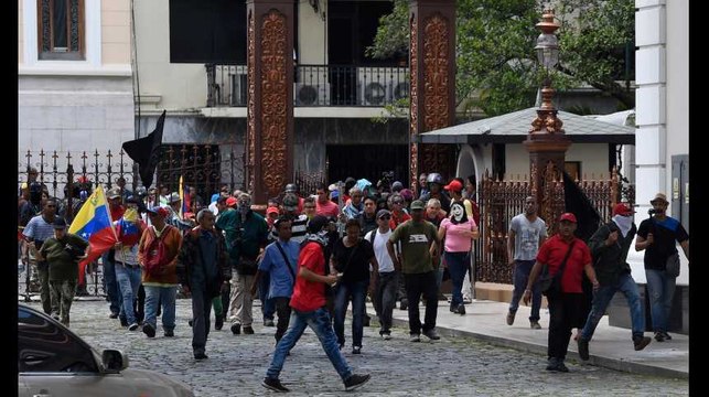 Des députés séquestrés au parlement vénézuelien