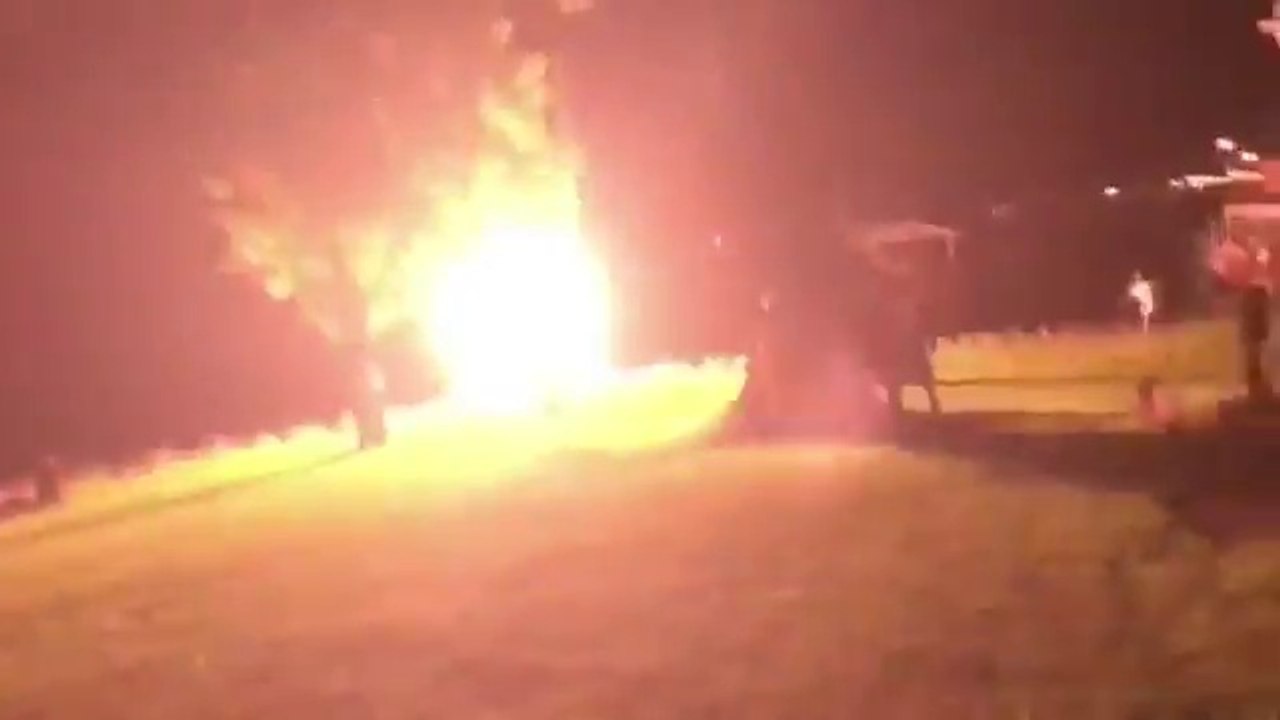 Allumer 1000€ de feux d'artifices en même temps dans une boîte !