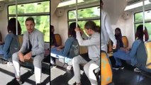 Il s'amuse à attacher les cheveux d'une fille à une barre dans un train