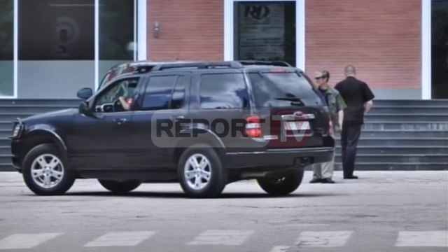 Report TV - Negociatat, ambasadori Lu në selinë e PD, takon Bashën