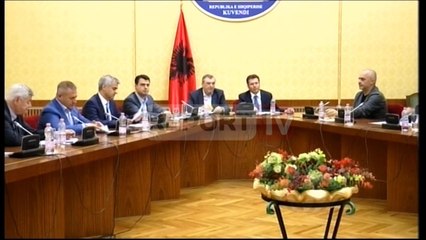 Report TV - Ngërçi Rama Basha në takimin me partitë parlamentare