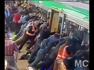 Touching, Here are people who help each other around the world