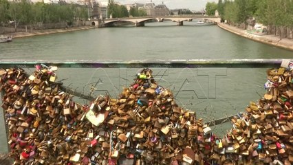 Paris, drynat e të dashuruarve do të shiten në ankand