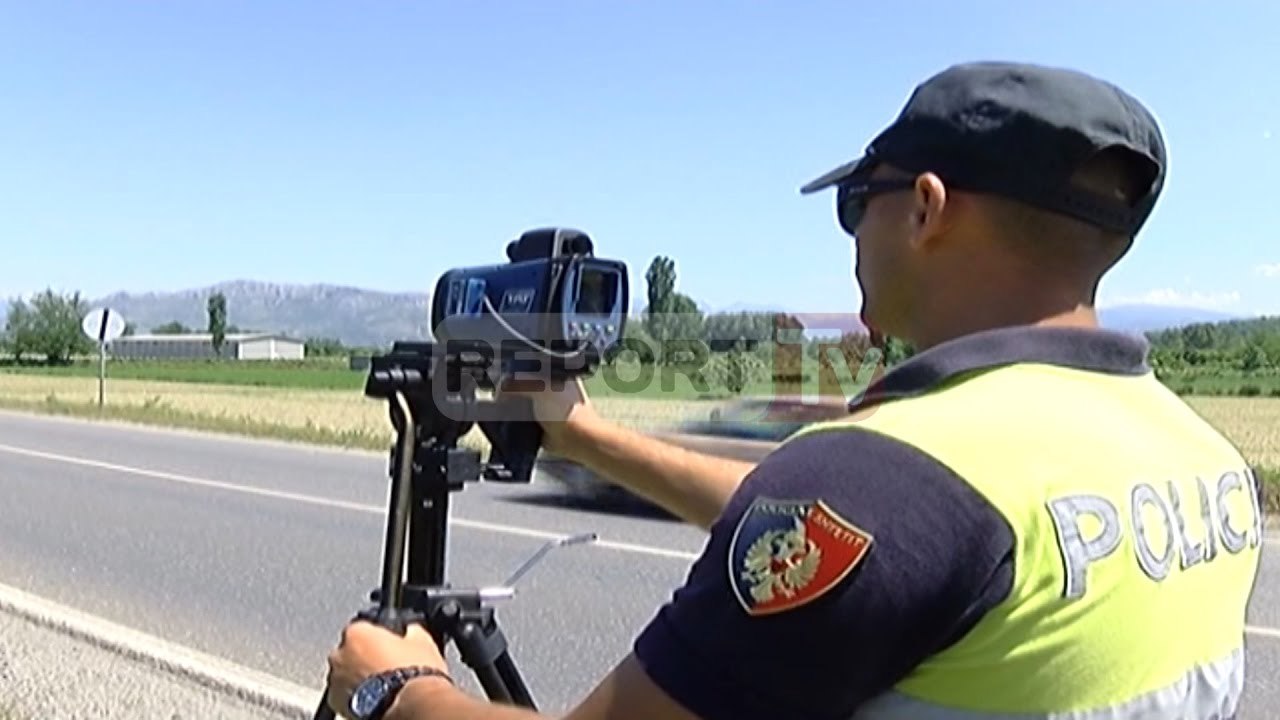 Report TV - Shkodër, aksion i policisë rrugore dhjetra gjoba dhe mjete të bllokuara
