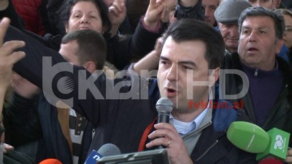 Çmontohet çadra e opozitës