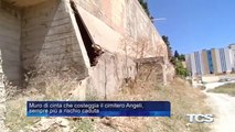 Muro di cinta che costeggia il cimitero Angeli sempre piu a rischio caduta