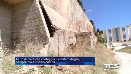 Muro di cinta che costeggia il cimitero Angeli sempre piu a rischio caduta