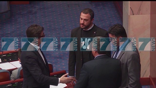 ZORAN ZAEV DHE ALI AHMETI TAKOHEN PER QEVERINE E RE NE MAQEDONI - News, Lajme - Kanali 9