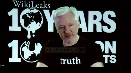 Feston Pamela, reagon bjondja e "Baywatch" për Assange - Top Channel Albania - News - Lajme