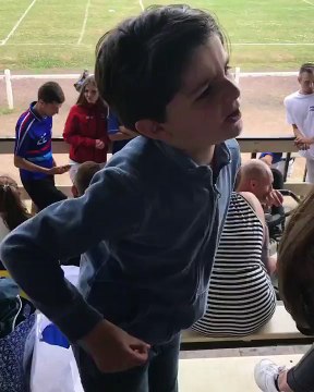 Qu'est ce qui est jaune et qui attend