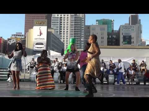 big girl shaking ass in contest funny video