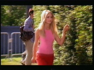 Sarah Michelle Gellar - Maybelline Commercial