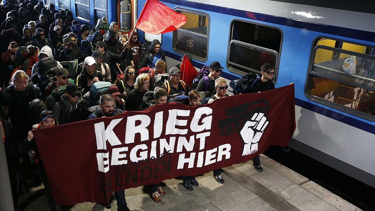 G20-Gegner: Im Sonderzug nach Hamburg