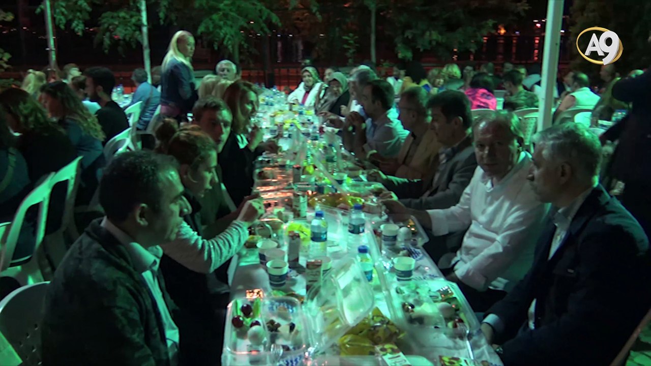 Surp Hripsimyants Kilisesi vakfı Başkanı Murat Süme bir sahur organizasyonunda farklı dinler arasındaki dostluğun öneminden bahsetti