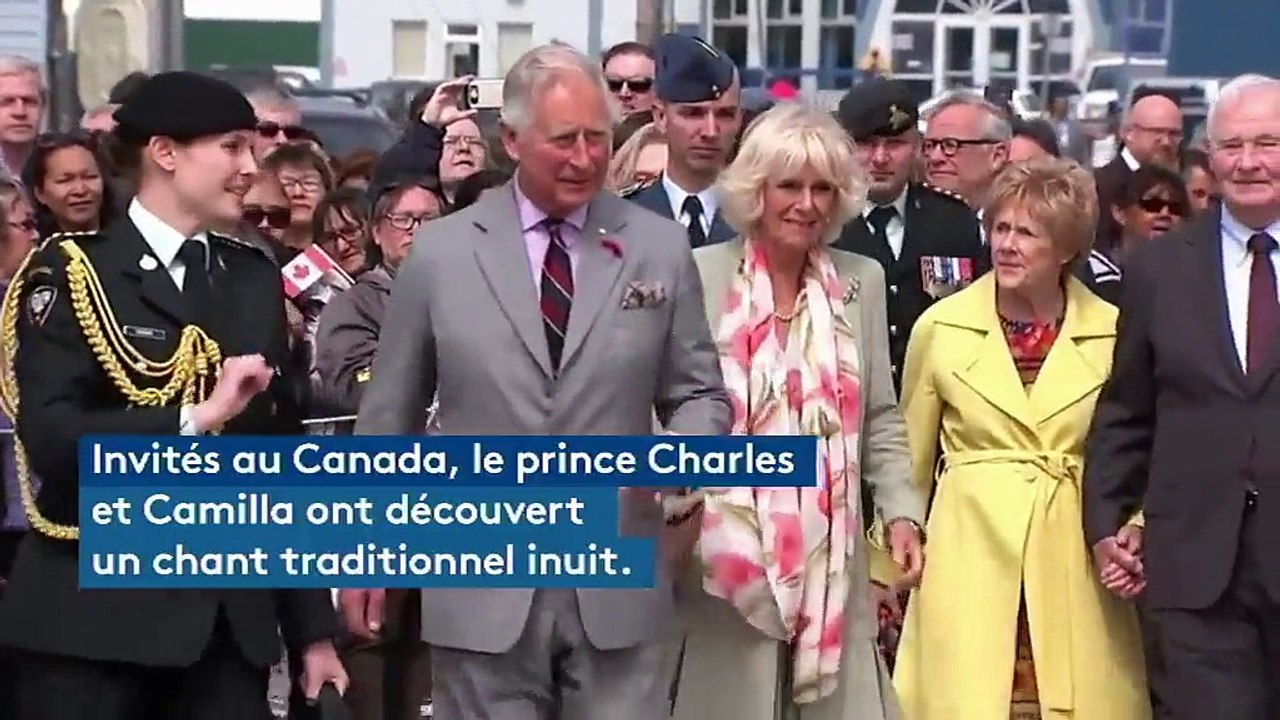 Au Canada, le prince Charles et Camilla pris d'un fou rire pendant un chant traditionnel inuit