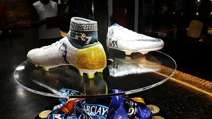 Des chaussures en cristaux pour Cristiano Ronaldo