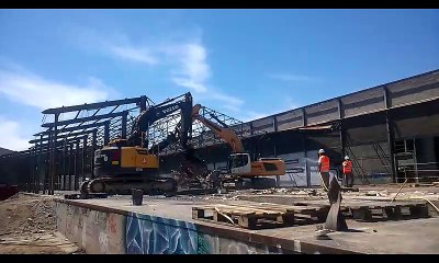 Rive-de-Gier Duralex : la démolition de la première halle se poursuit