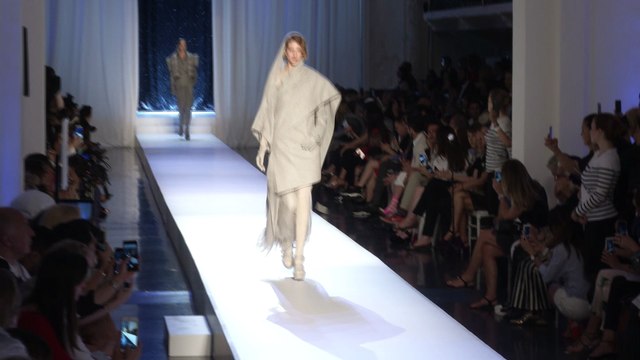 Jean Paul Gaultier presenta en París una colección multicultural y de contrastes