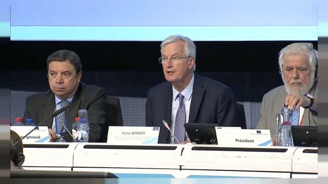 EU's Barnier steps up Brexit trade warning to UK
