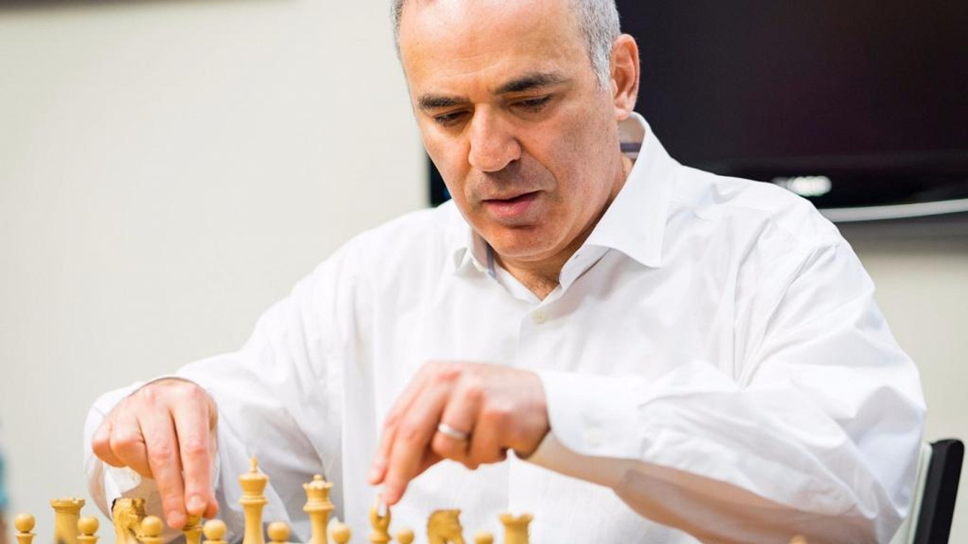 Ícone do xadrez, Kasparov anuncia volta às competições após 12
