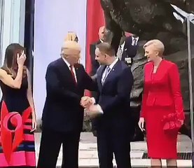 Yine Trump yine tokalaşma krizi