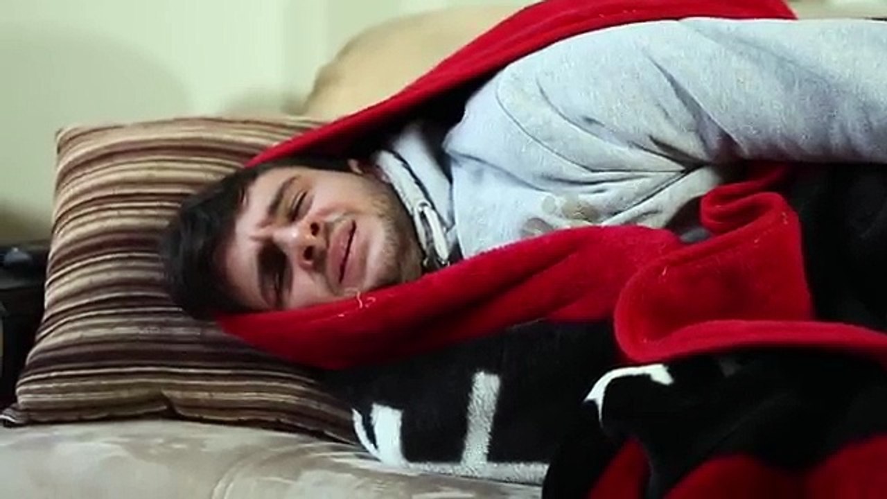 Aquele colega que não para de espirrar na sala