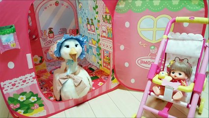 メルちゃん迷子のアヒルさんのお母さん探し！キッズテント ❤ お世話ごっこ 子供向け おもちゃ アニメ キッズ ごっこ 遊び トイキッズ Toy