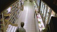 Vidéo : Cette femme fait une chose horrible dans un supermarché. Regardez...