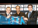 Ronaldinho es presentado como jugador de Gallos de Querétaro