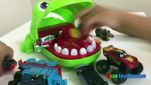 Des voitures défi dentiste des œufs la famille pour amusement amusement Jeu enfants jouets Crocodile disney surprise hasbro